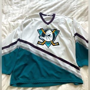 Vintage Mighty Ducks jersey size large! Make an offer!
